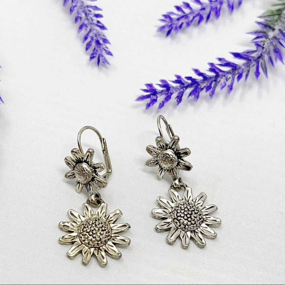 Vintage Engraved Daisy Silver Tone Pierced Drop Earrings